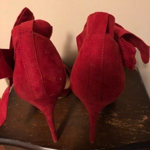 Red ankle bow tie heels 😍